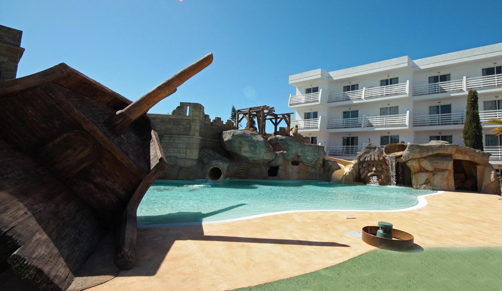 Pirates Village: Pool