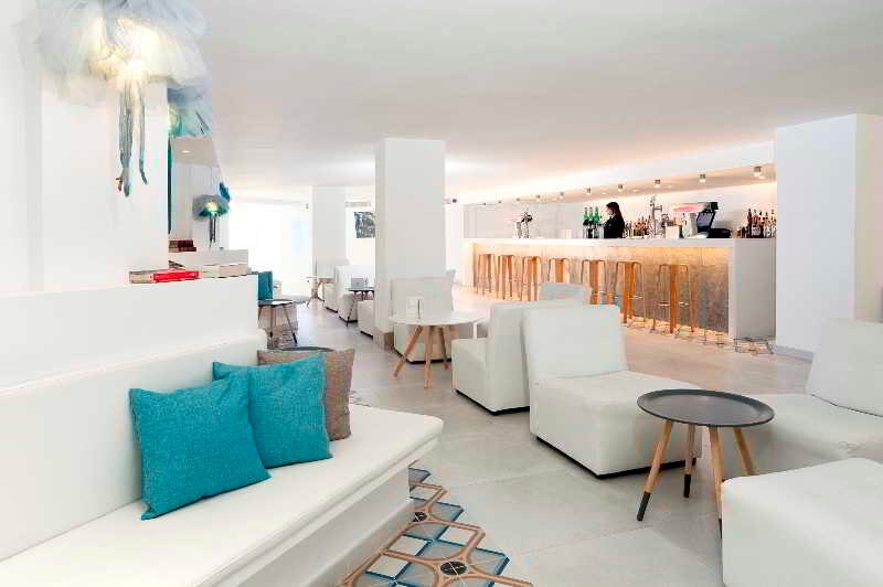 FERGUS Style Cala Blanca Suites: Bar