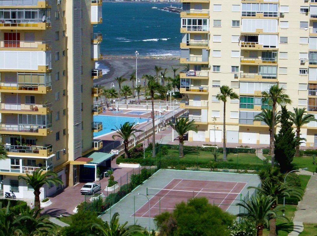 Intercentro Algarrobo-Costa: Sports and Entertainment