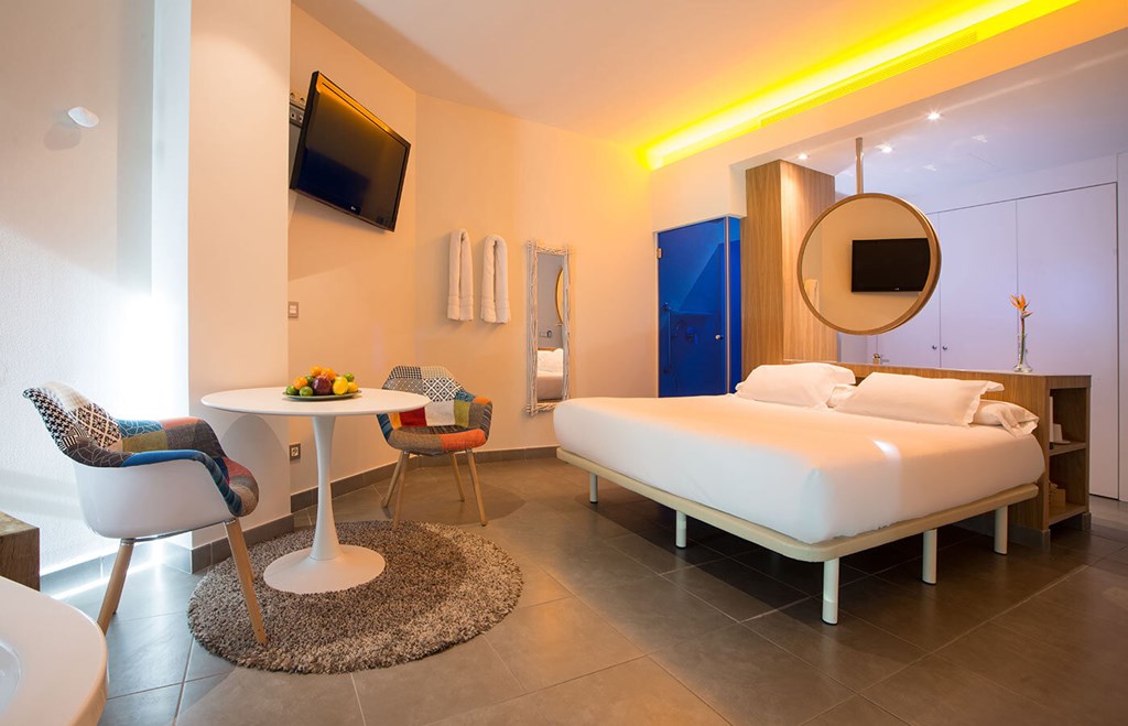 Higueron Hotel Malaga, Curio collection by HILTON: Room Double or Twin DELUXE KING BED