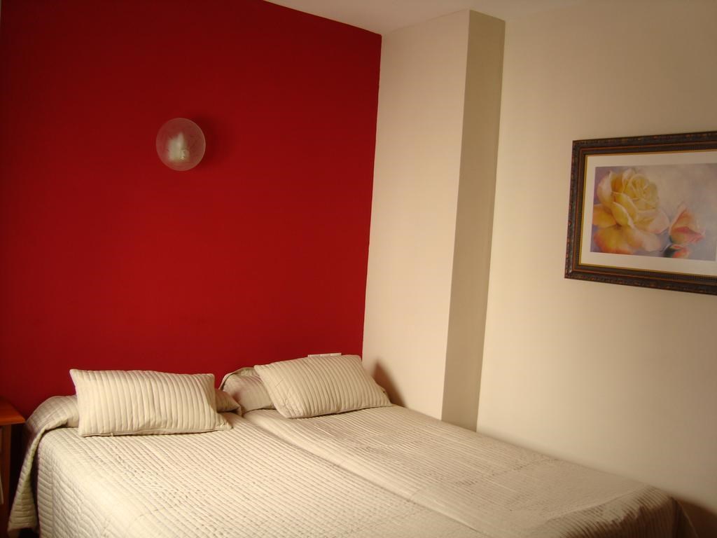 Hostal Marbella: Room