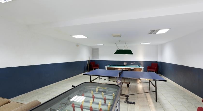 Crown Resort - Club Calahonda: Sports and Entertainment