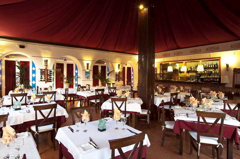 Los Arcos: Restaurant