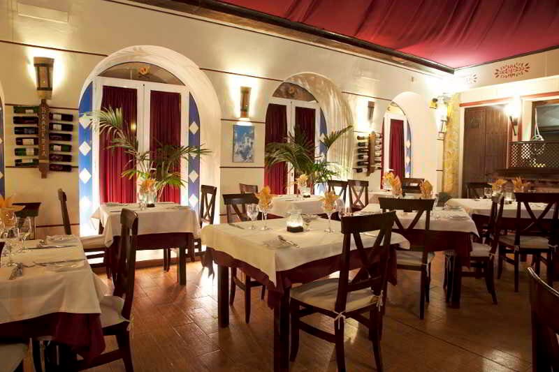 Los Arcos: Restaurant