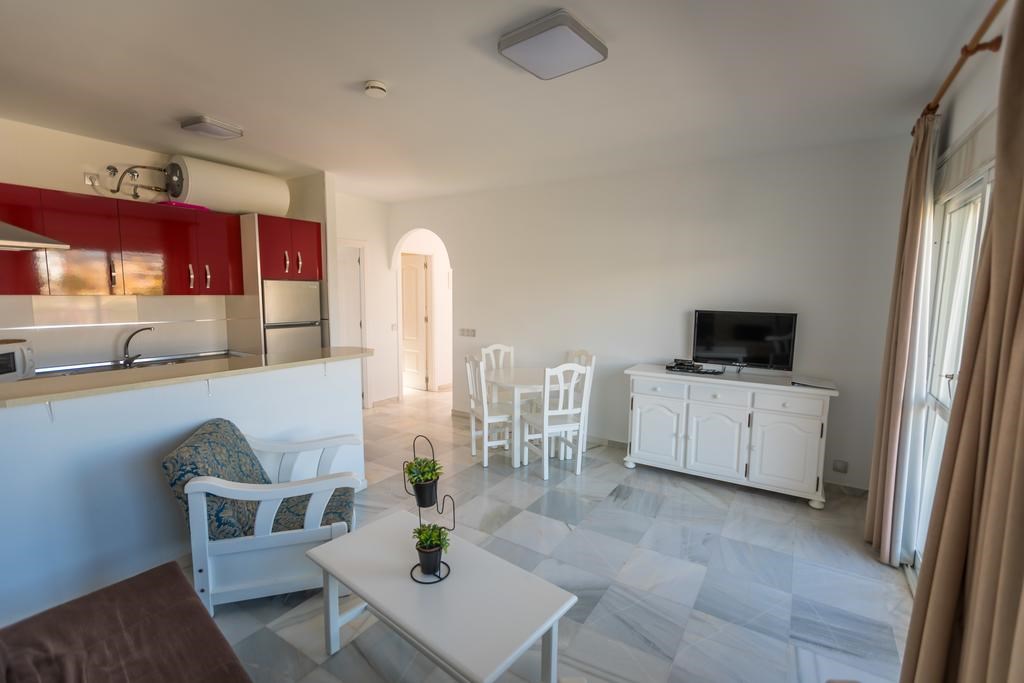 Las Rosas de Capistrano: Room APARTMENT CAPACITY 7 THREE BEDROOMS