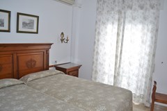 Hostal Dianes: Room - photo 32