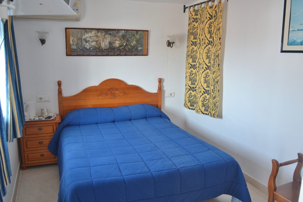 Hostal Dianes: Room