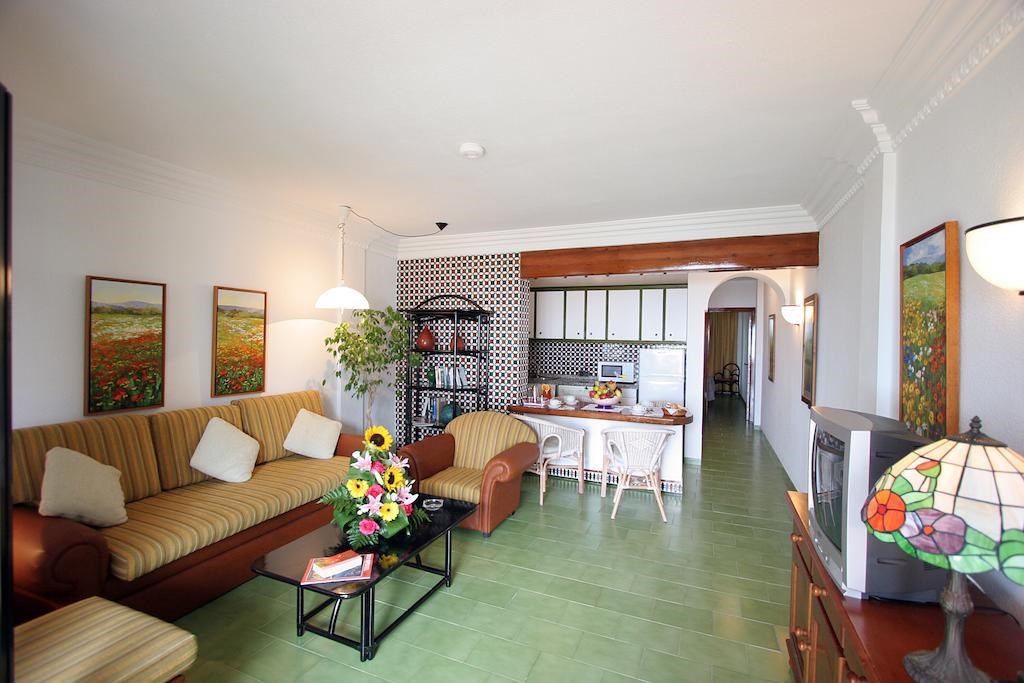 Apartamentos Perla Marina: Room APARTMENT CAPACITY 5 TWO BEDROOMS