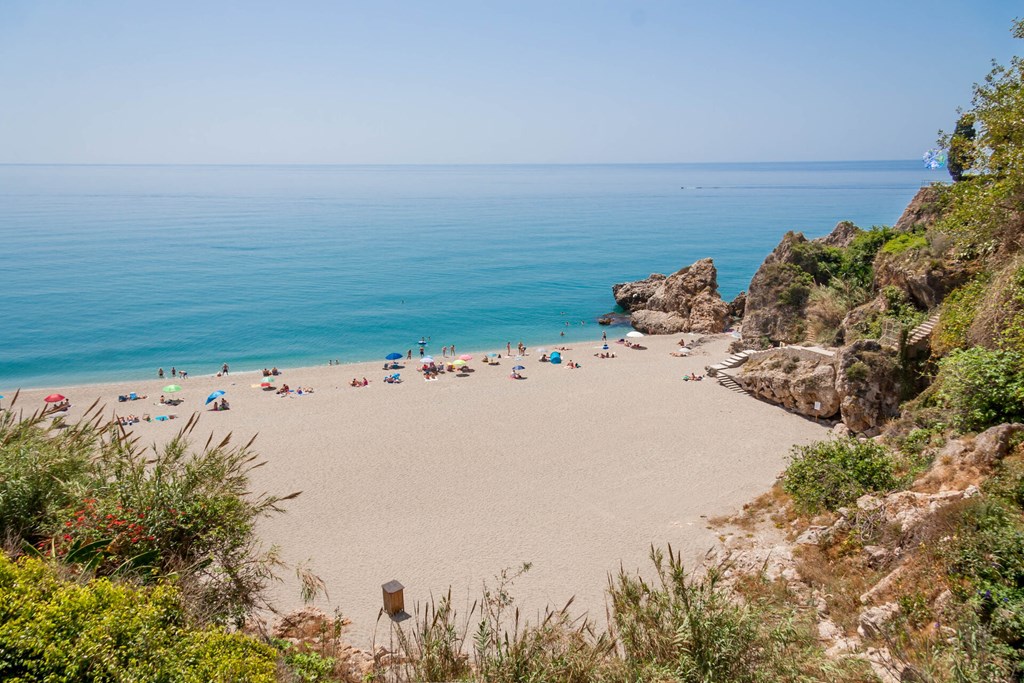 Apartamentos Centro Nerja Canovas Marimel: Beach