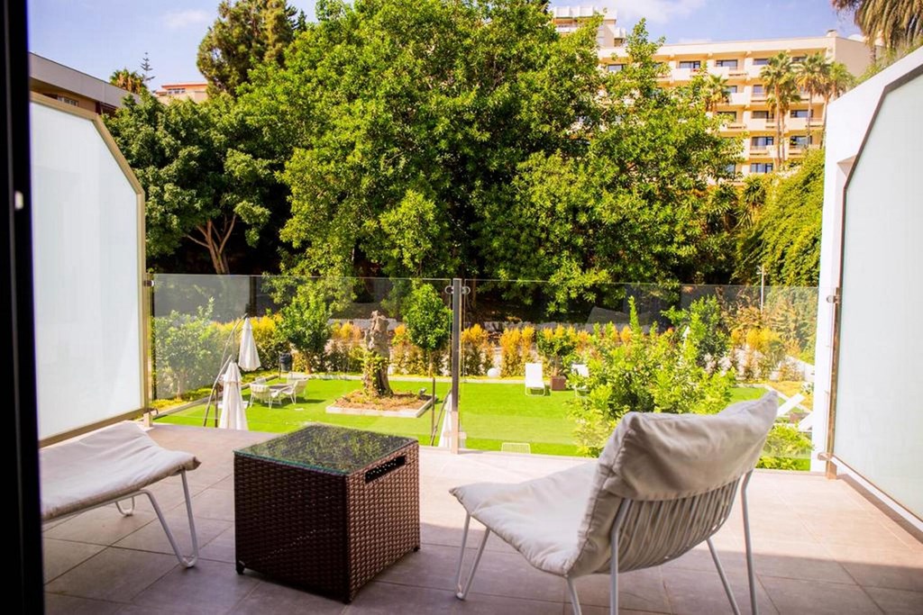 Dimona Suites: Terrace