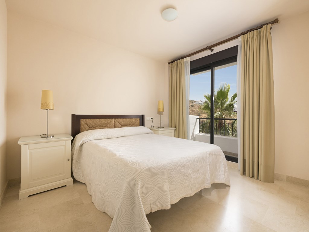 Olée Nerja Holiday Rentals by Fuerte Group: Room APARTMENT CAPACITY 6 THREE BEDROOM