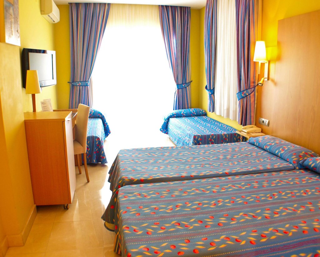 La Cala: Room Double or Twin CAPACITY 4