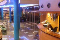 Rober Palas: Lobby - photo 1