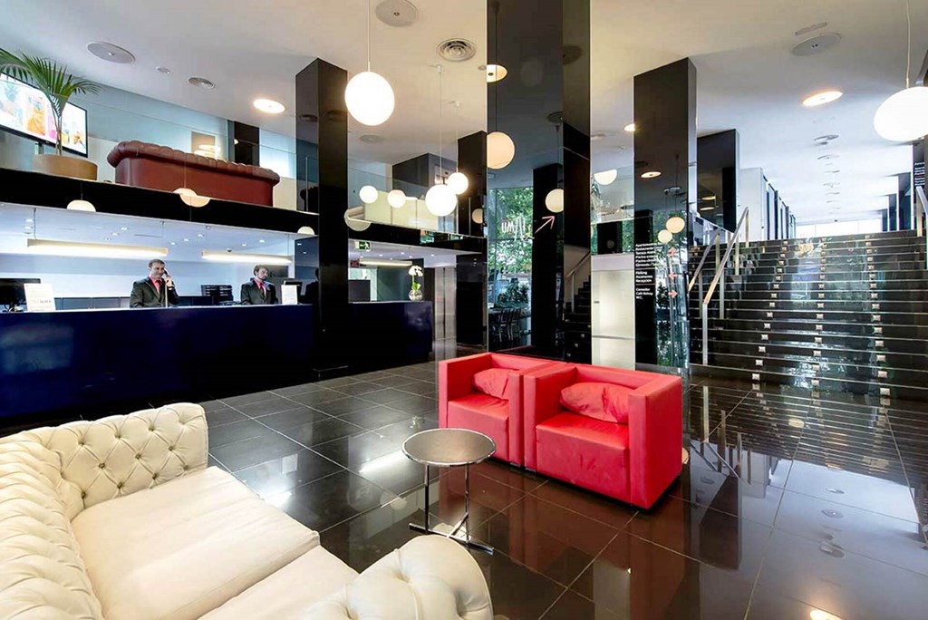 APARTAMENTOS ROYBEL: Lobby