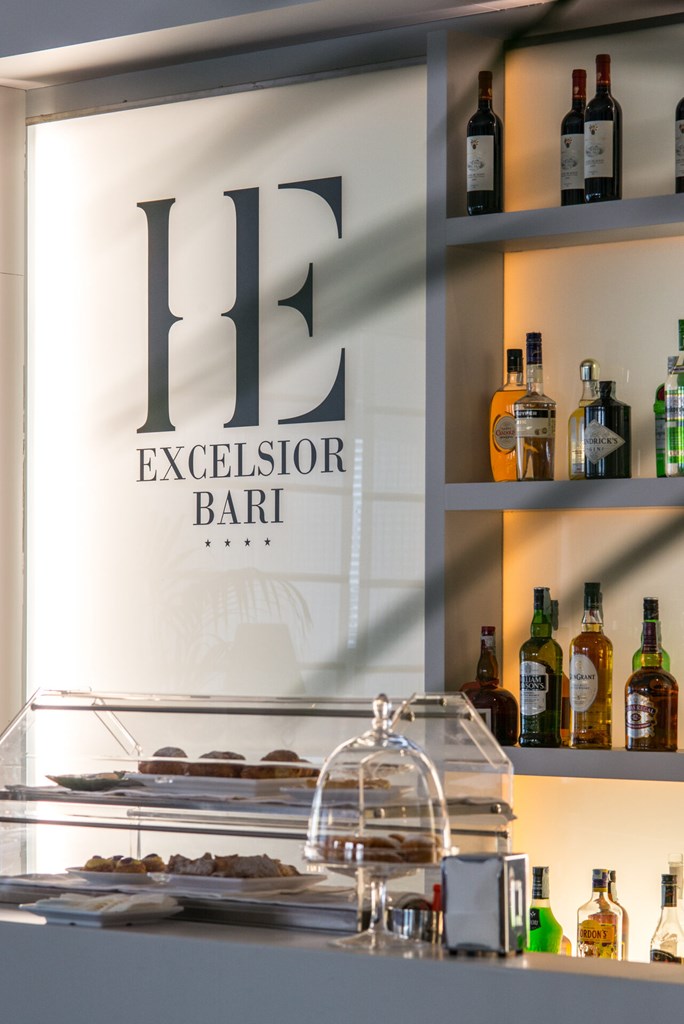 Excelsior Bari: Bar