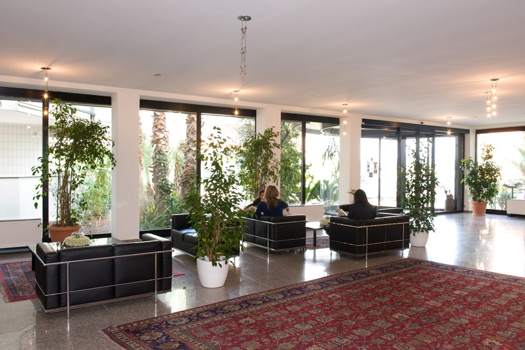 Hotel90: Lobby