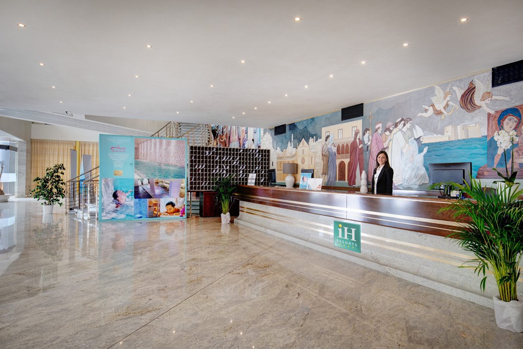 iH Hotels Monopoli Porto Giardino Resort: Lobby