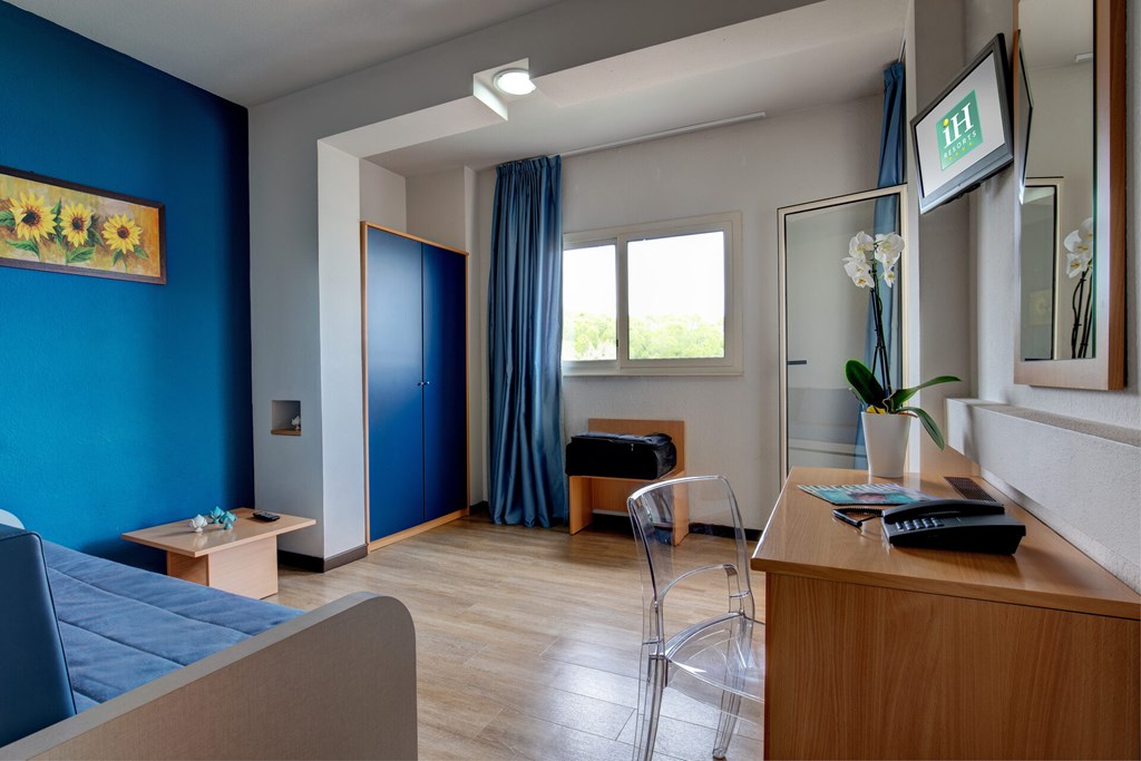 iH Hotels Monopoli Porto Giardino Resort: Room QUADRUPLE STANDARD