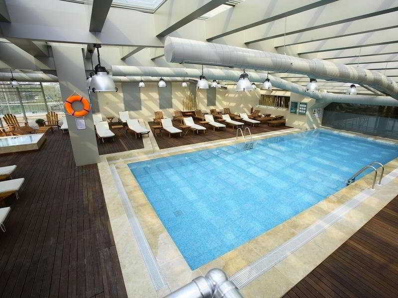 Holiday Inn Istanbul Airport: Pool