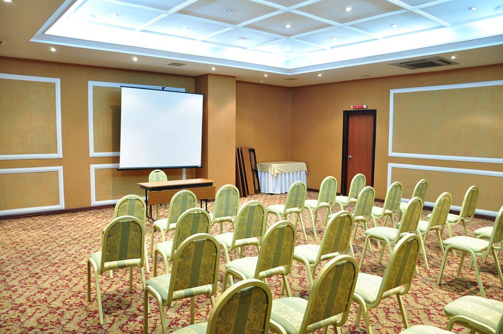 Nova Plaza Crystal Hotel: Conferences