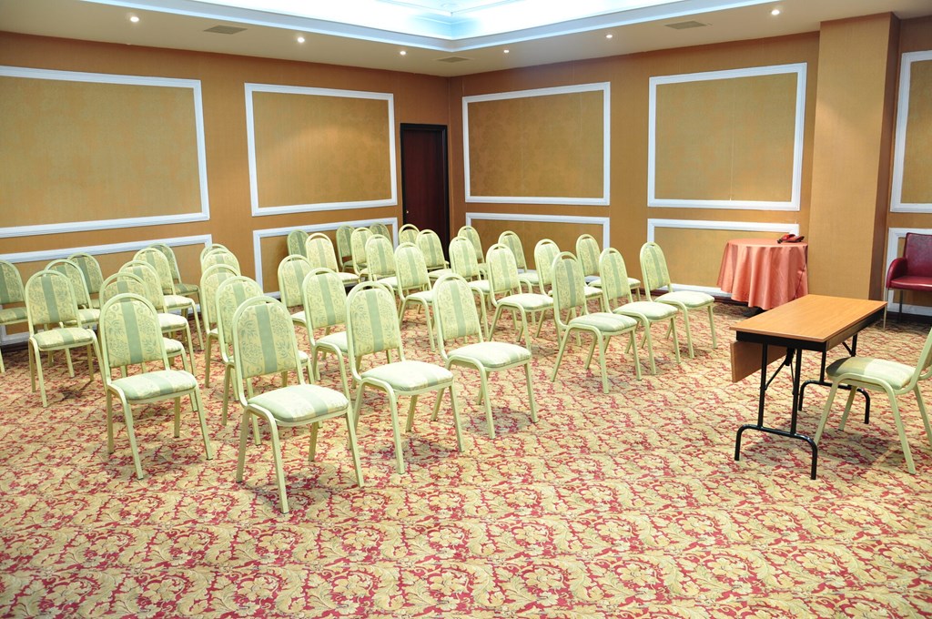 Nova Plaza Crystal Hotel: Conferences