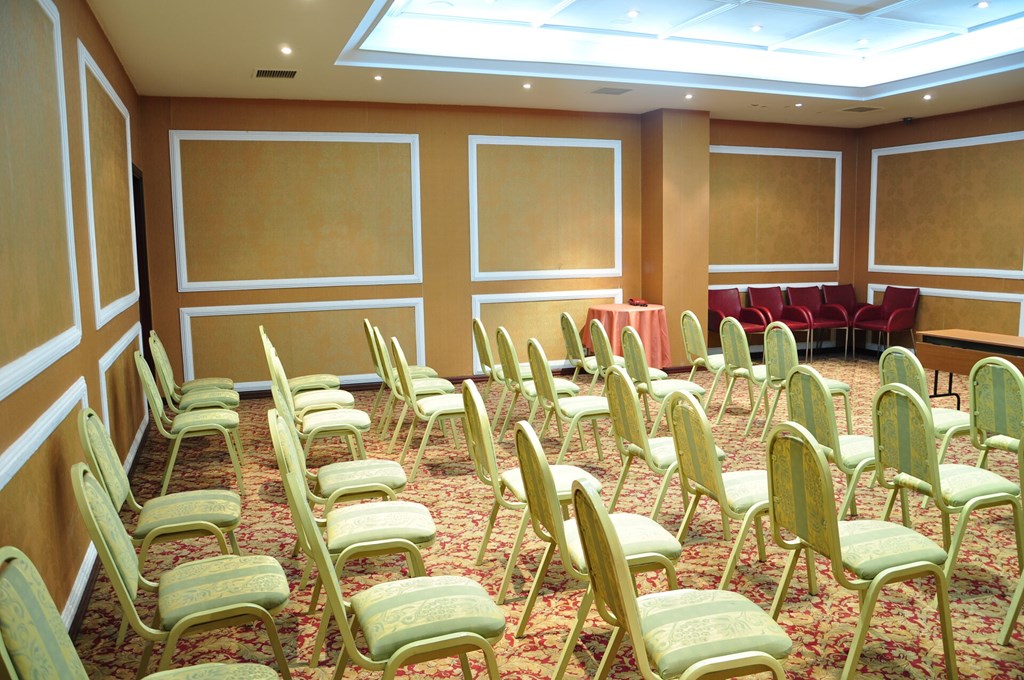 Nova Plaza Crystal Hotel: Conferences