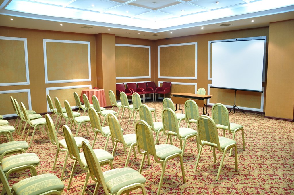 Nova Plaza Crystal Hotel: Conferences