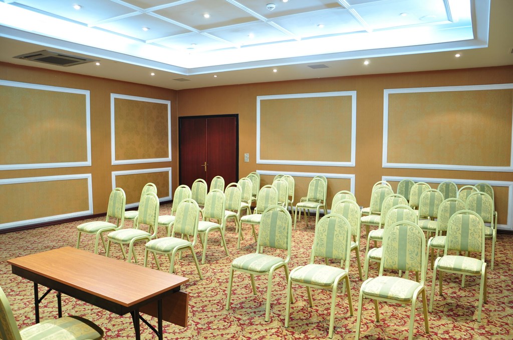 Nova Plaza Crystal Hotel: Conferences