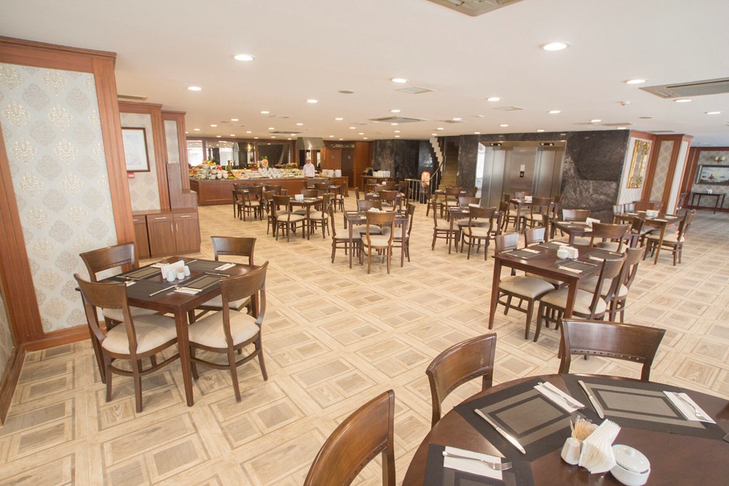 Nova Plaza Crystal Hotel: Restaurant