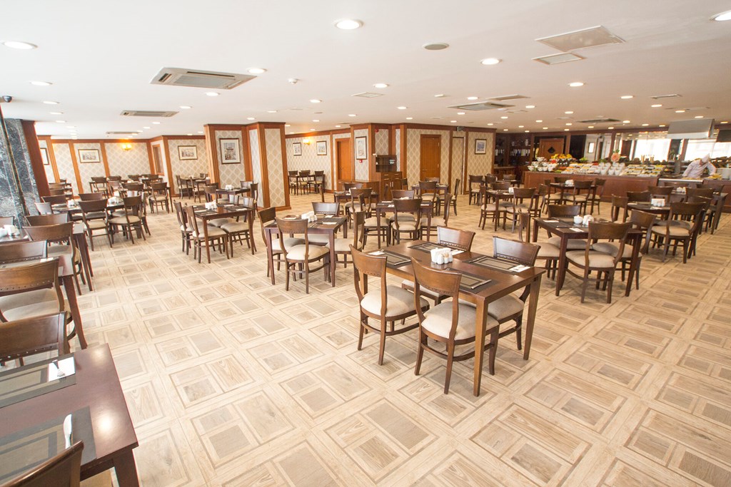 Nova Plaza Crystal Hotel: Restaurant