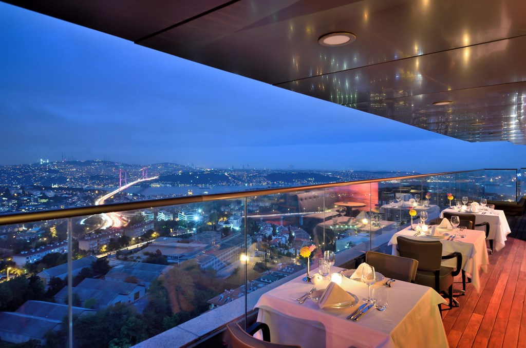 Mercure İstanbul The Plaza Bosphorus Hotel: Terrace