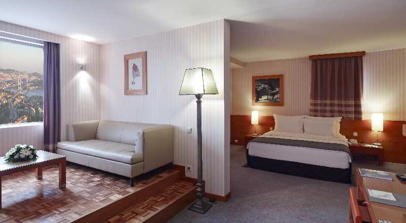 Mercure İstanbul The Plaza Bosphorus Hotel: Room