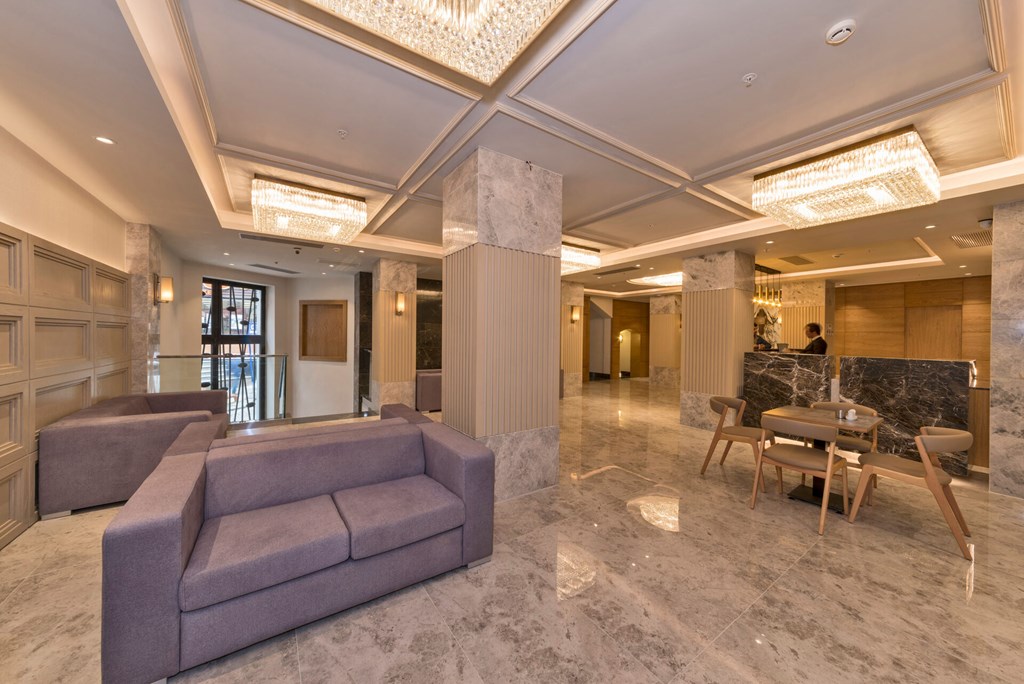 Golden Royal Hotel: Lobby