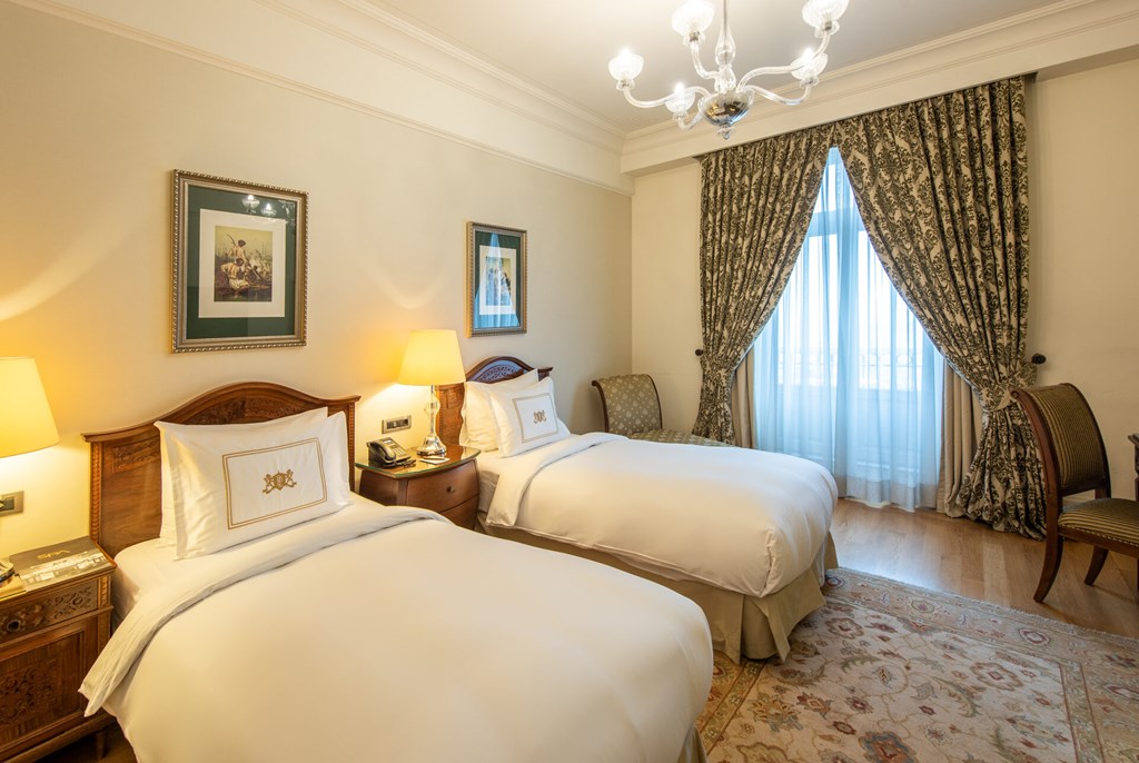 Pera Palace Hotel: Room TWIN DELUXE CITY VIEW