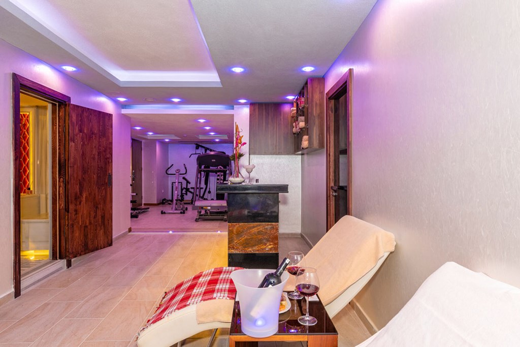 Bekdas Hotel Deluxe: Sports and Entertainment