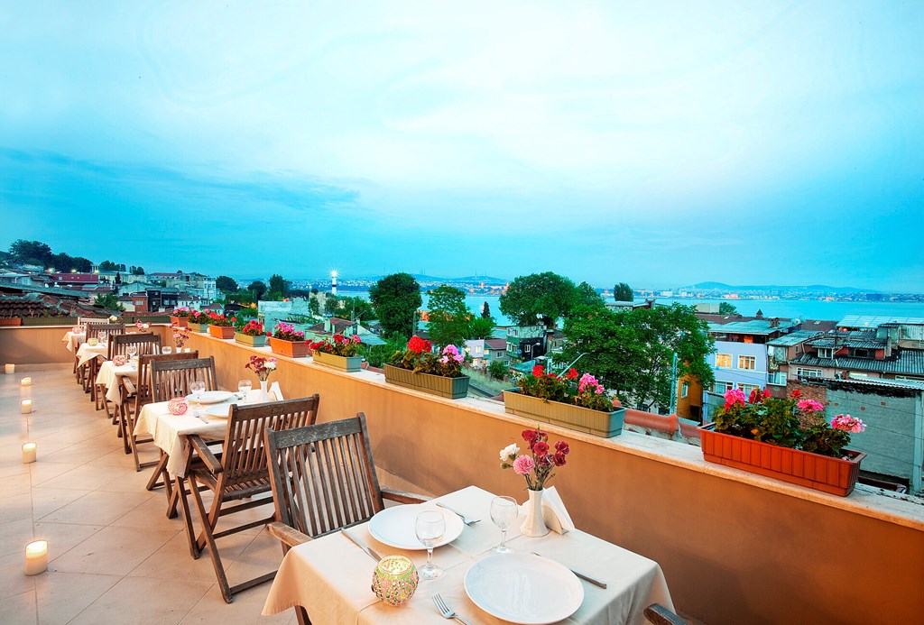 Sumengen Hotel: Terrace