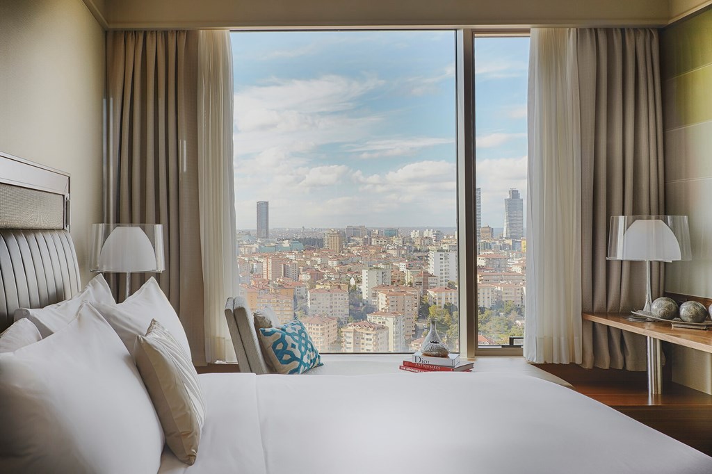 Renaissance Istanbul Bosphorus: Room DOUBLE CLUB LAND VIEW