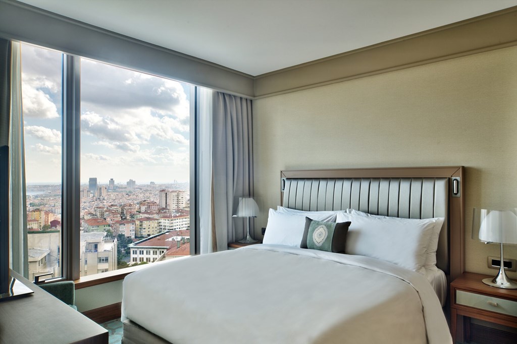 Renaissance Istanbul Bosphorus: Room DOUBLE CLUB LAND VIEW