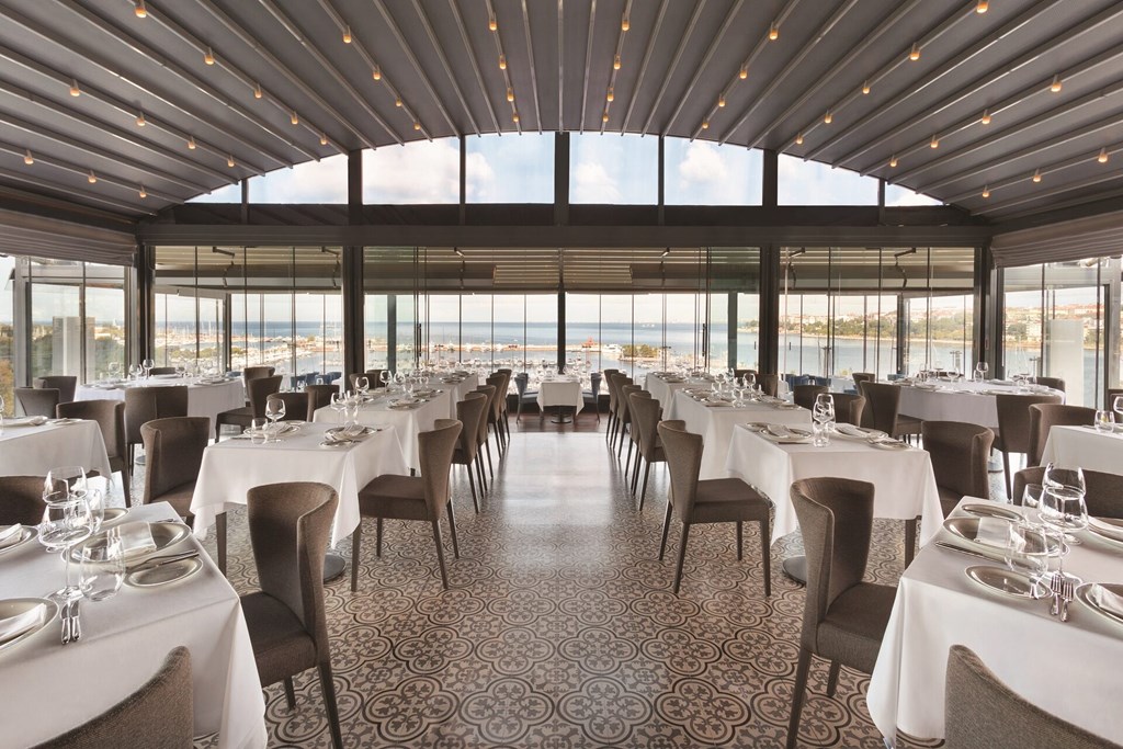 Wyndham Grand Istanbul Kalamis Marina Hotel: Restaurant