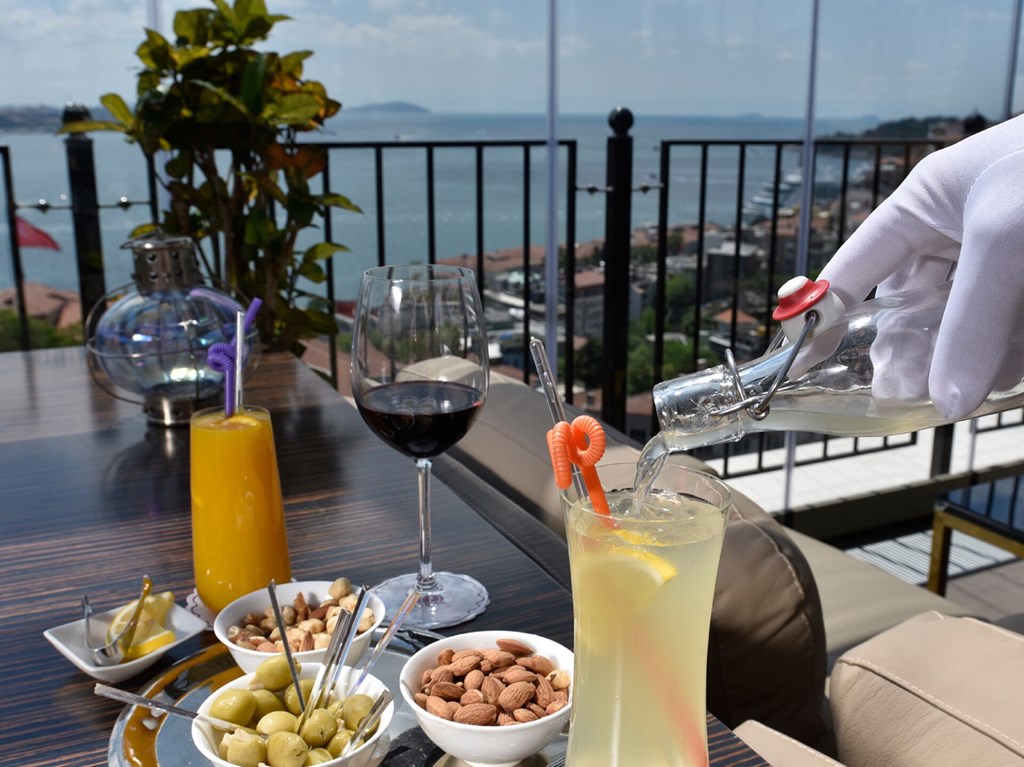 CVK Park Bosphorus Hotel Istanbul: Terrace