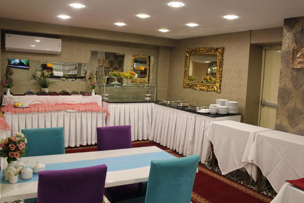 Diamond Royal Hotel: Restaurant