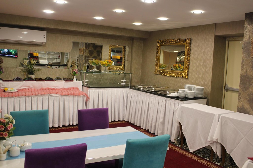 Diamond Royal Hotel: Restaurant