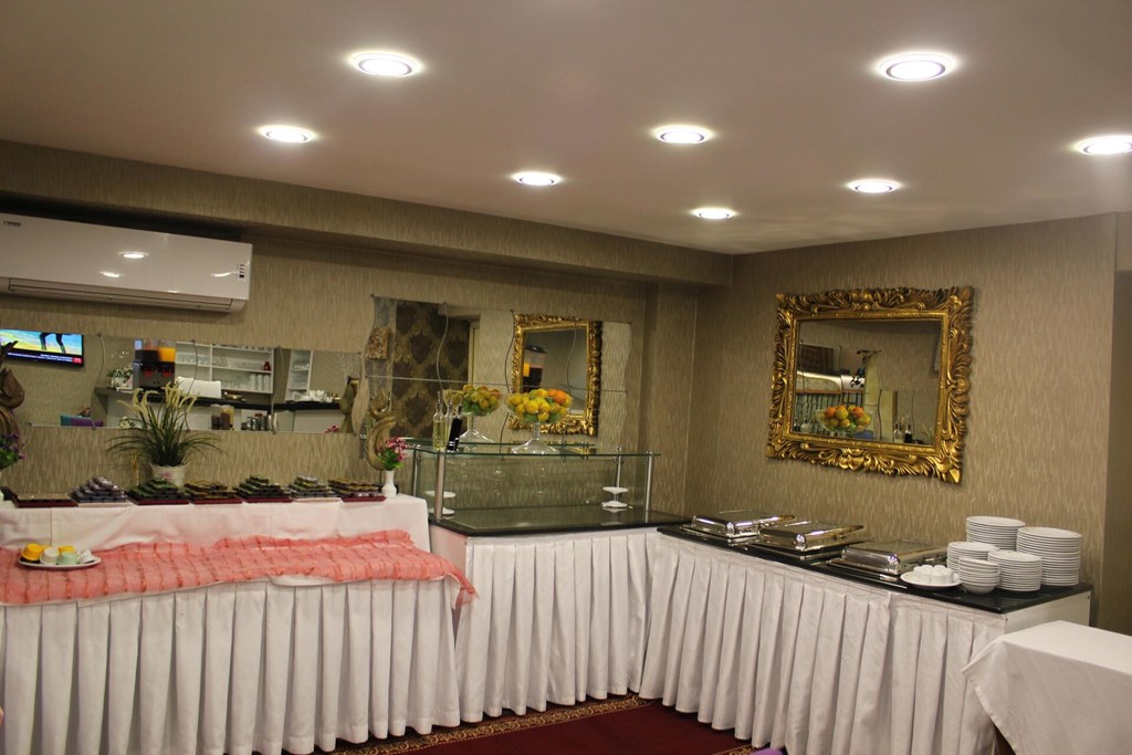 Diamond Royal Hotel: Restaurant