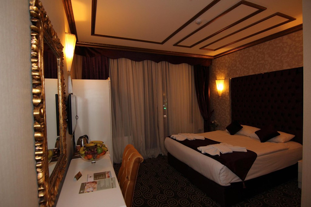 Diamond Royal Hotel: Room