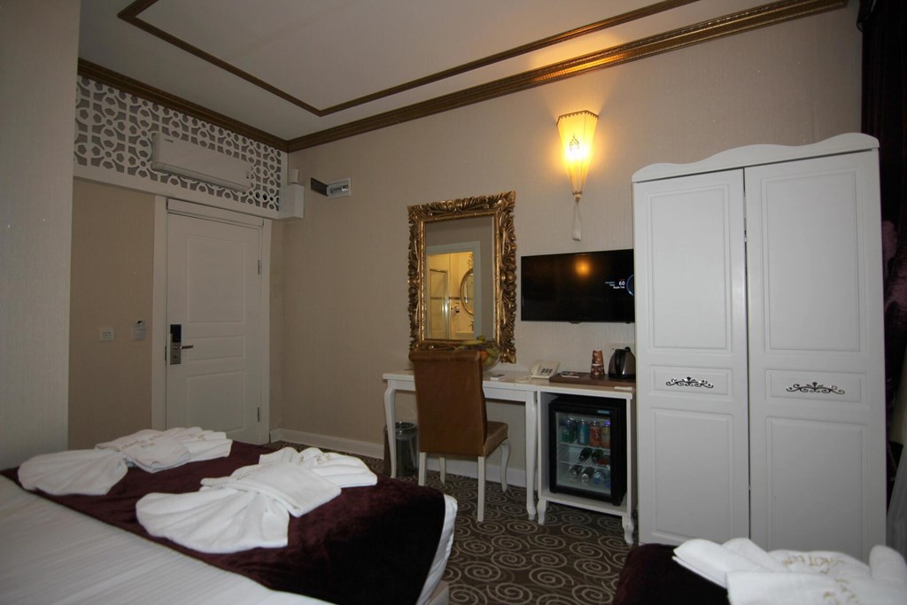 Diamond Royal Hotel: Room