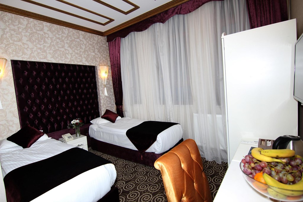 Diamond Royal Hotel: Room