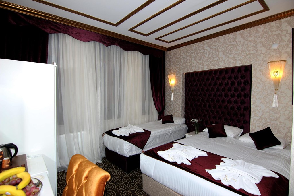 Diamond Royal Hotel: Room