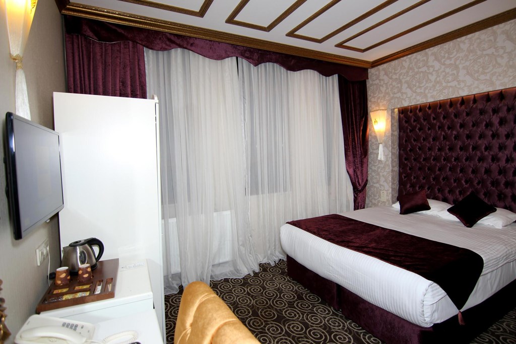 Diamond Royal Hotel: Room