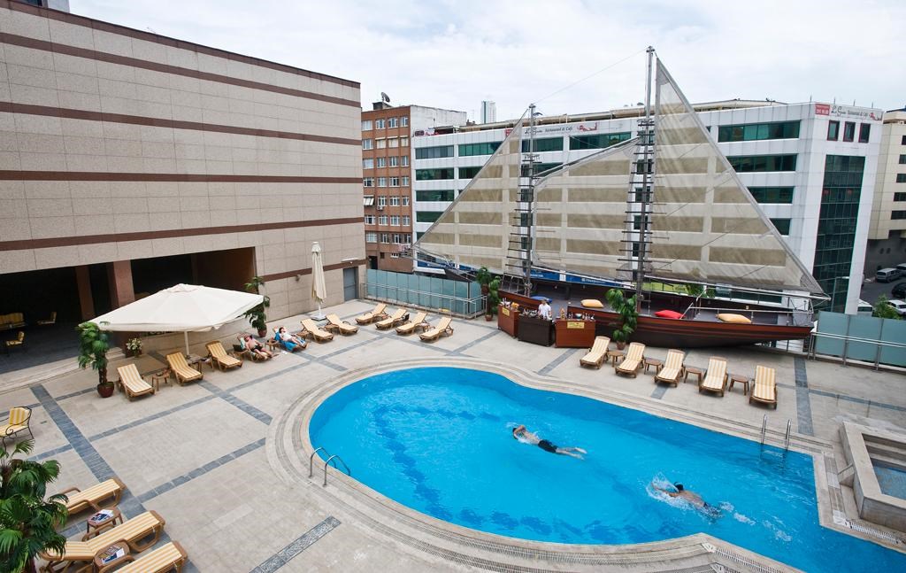 Grand Cevahir Hotel & Congress Centre: Pool