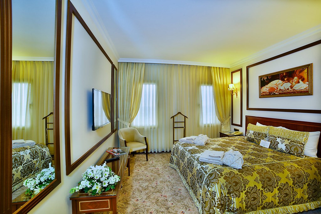 Grand Cevahir Hotel & Congress Centre: Room